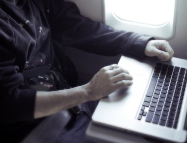 «Παρελθόν» η απαγόρευση λάπτοπ στις πτήσεις για ΗΠΑ